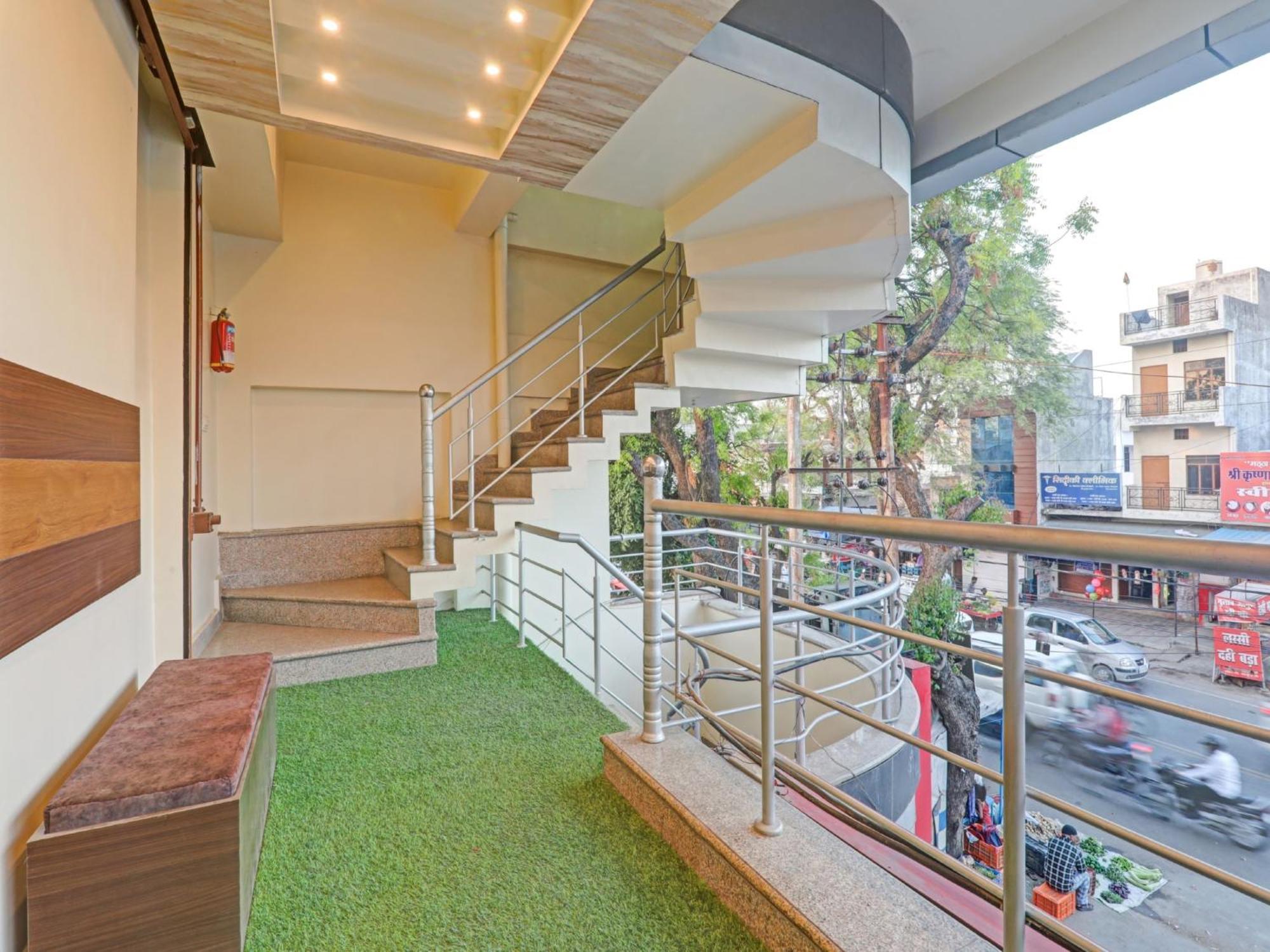 Hotel O The Ashiyana Inn Лакнау Екстериор снимка